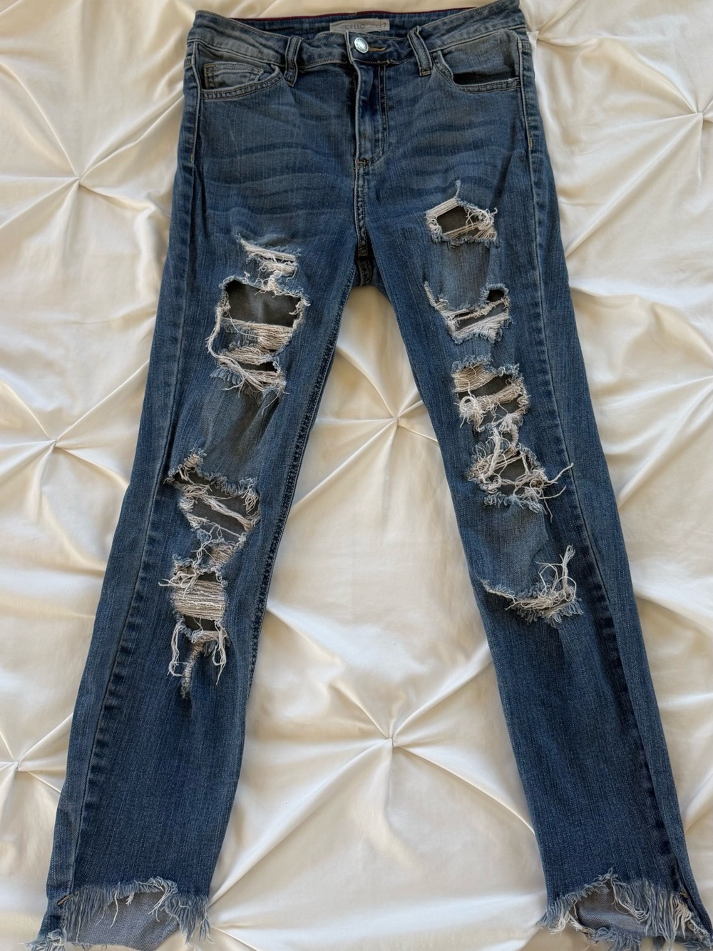 CELLO | Dark Wash Distressed Women’s Jeans - Ripped Skinny Style | Size 7